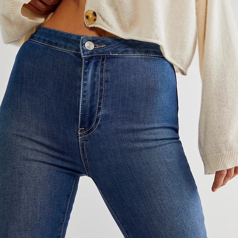 NWT Free People/We The Free Just Float On Flare Jeans in Jericho Blue - Picture 3 of 15